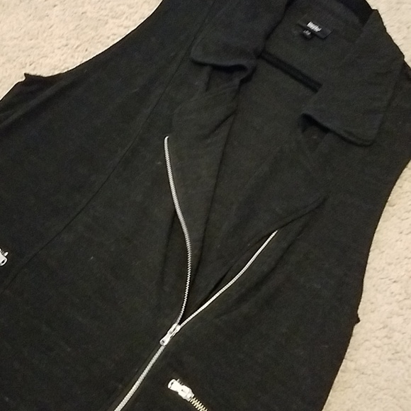 Side zip vest with pockets! - Picture 2 of 4